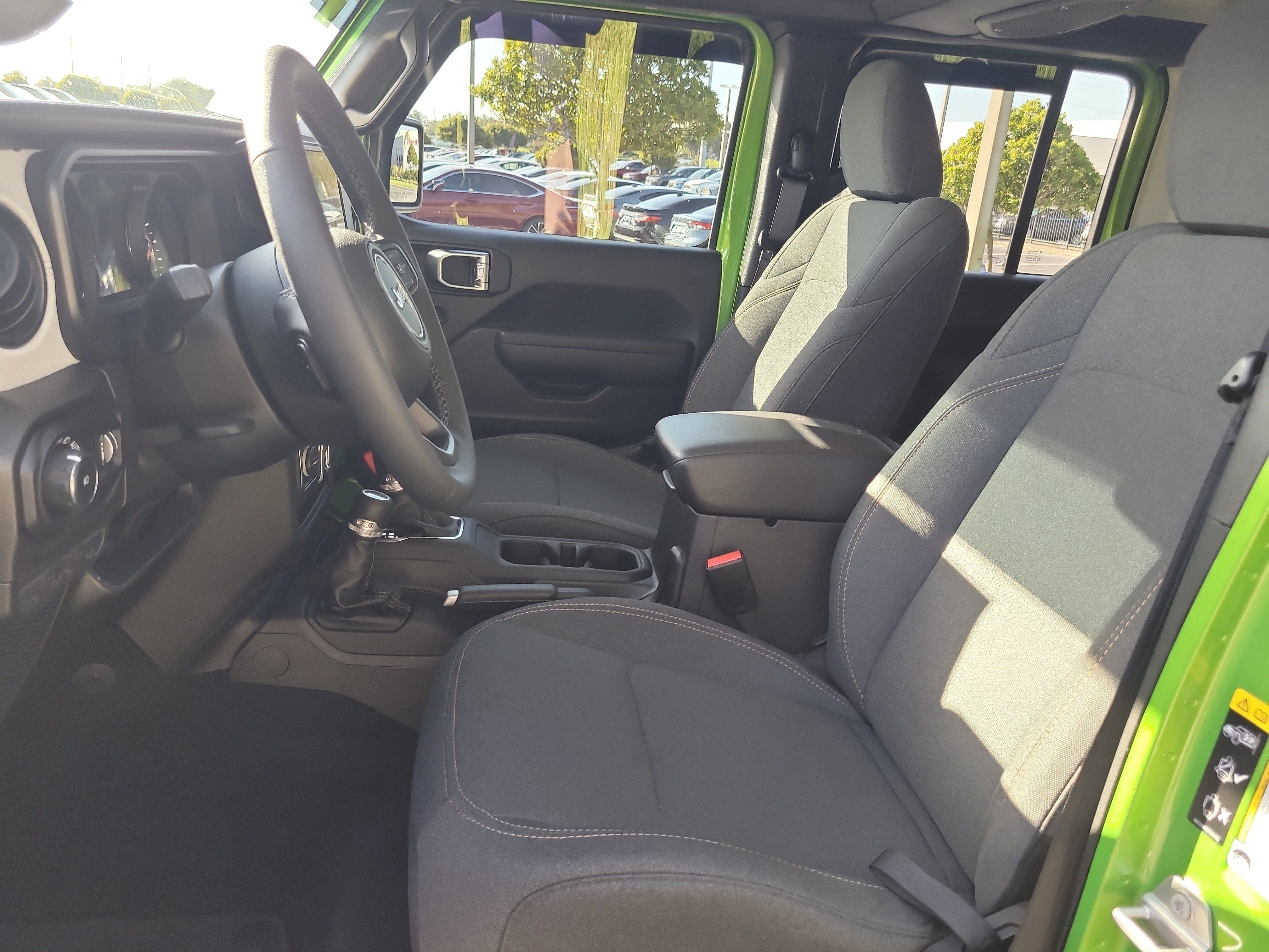 Used 2025 Jeep Wrangler Unlimited Sport AWD/4WD image 19