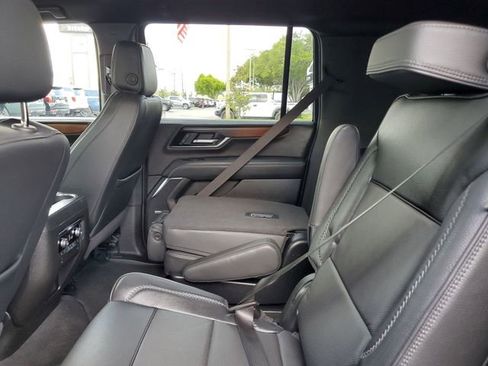 Used 2025 GMC Yukon XL Denali AWD/4WD image 10