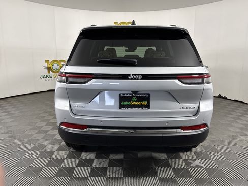 New 2025 Jeep Grand Cherokee Limited w/ Trailer Tow Package AWD/4WD image 7