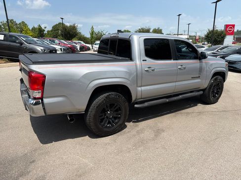 Used 2016 Toyota Tacoma SR5 w/ Towing Package AWD/4WD image 6