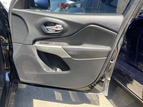 Used 2016 Jeep Cherokee Overland FWD image 20