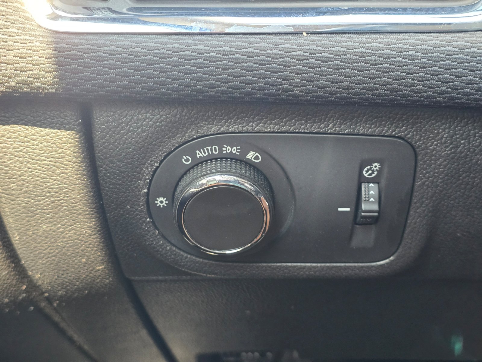 Used 2018 Chevrolet Cruze LS FWD image 24