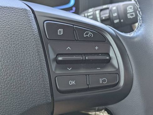 Used 2023 Hyundai Venue SEL FWD image 26