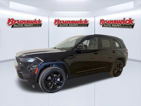 Certified 2023 Jeep Grand Cherokee Altitude image 2