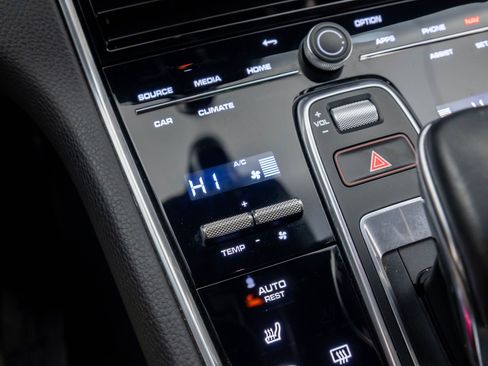 Used 2022 Porsche Panamera 4S image 26