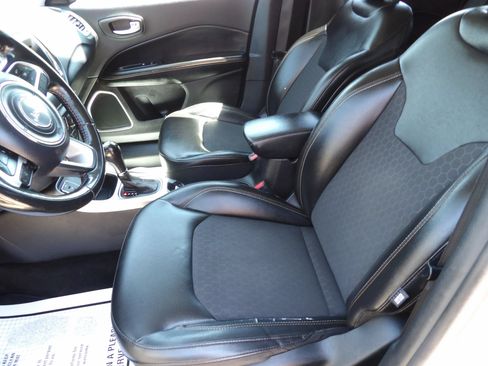 Used 2020 Jeep Compass Latitude FWD image 10