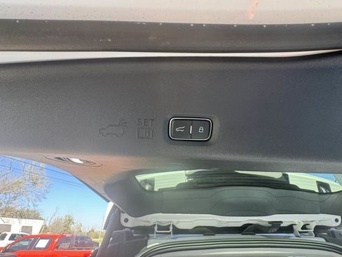 Used 2025 Ford Expedition Active image 34