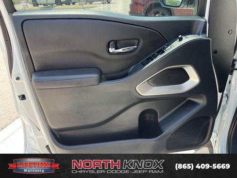 Used 2025 Nissan Frontier SV w/ SV Convenience Package AWD/4WD image 6