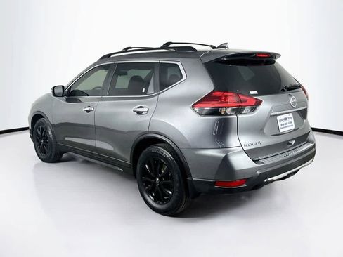 Used 2017 Nissan Rogue SV w/ Midnight Edition FWD image 4
