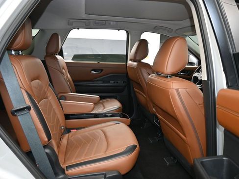 Used 2023 Nissan Pathfinder Platinum image 57