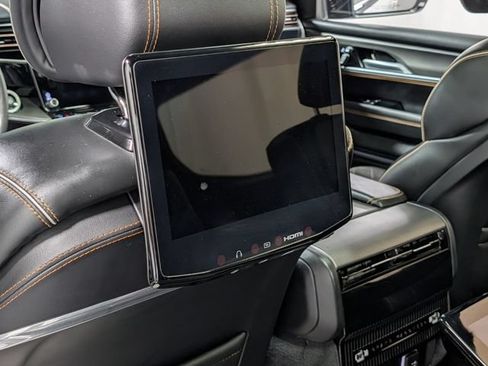 Used 2023 Jeep Grand Wagoneer Series III w/ Rear Seat Video Group 1 AWD/4WD image 15