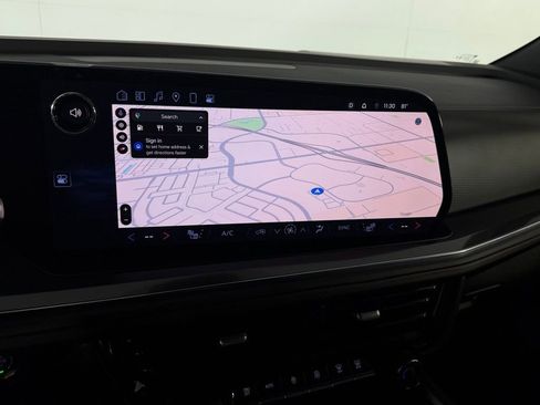 Used 2025 Chevrolet Suburban RST image 17