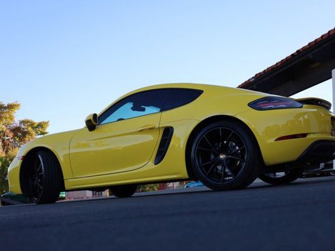 Used 2021 Porsche 718 Cayman image 17