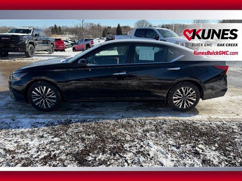 Used 2024 Nissan Altima 2.5 SV FWD image 5