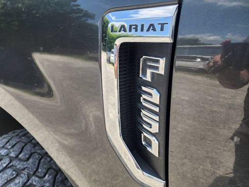 Used 2017 Ford F250 Lariat w/ Lariat Value Package AWD/4WD image 4
