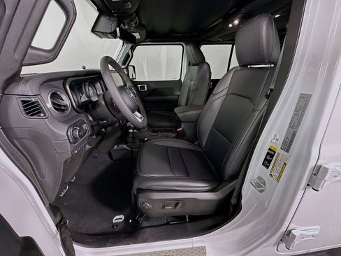 Used 2024 Jeep Wrangler Unlimited Sahara w/ Technology Group image 21