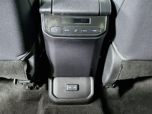 Used 2023 Toyota Highlander LE AWD/4WD image 24