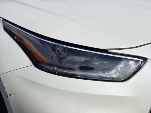 Certified 2021 Toyota Highlander XLE AWD/4WD image 24