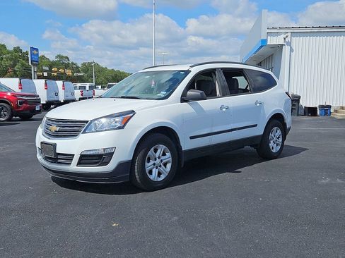 Used 2016 Chevrolet Traverse LS FWD image 2