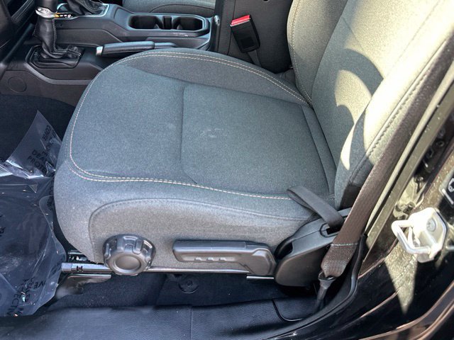 Used 2024 Jeep Wrangler Unlimited Sahara w/ Technology Group AWD/4WD image 28