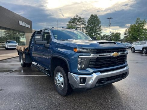 Used 2025 Chevrolet Silverado 3500 LT w/ Convenience Package AWD/4WD image 5