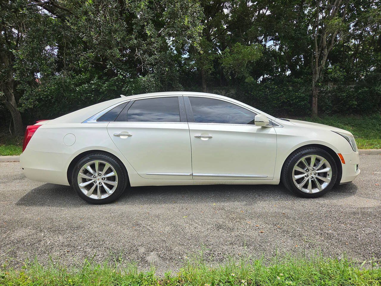 Used 2014 Cadillac XTS Luxury FWD image 8