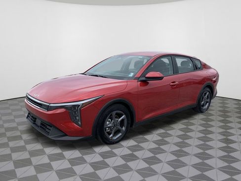Used 2025 Kia K4 LXS image 2