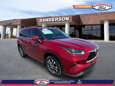 Used 2021 Toyota Highlander XLE AWD/4WD image 1