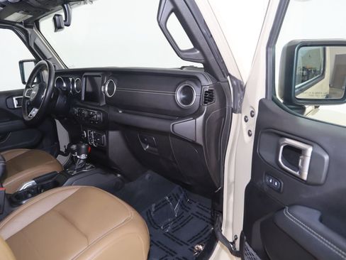 Used 2022 Jeep Wrangler Unlimited Sahara AWD/4WD image 42