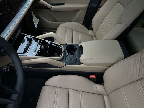 New 2026 Porsche Cayenne S image 17