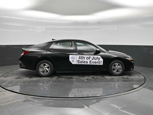 New 2026 Hyundai Elantra SE FWD image 9