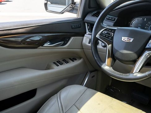 Used 2020 Cadillac Escalade Premium Luxury AWD/4WD image 19