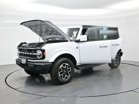 Used 2025 Ford Bronco Outer Banks image 36