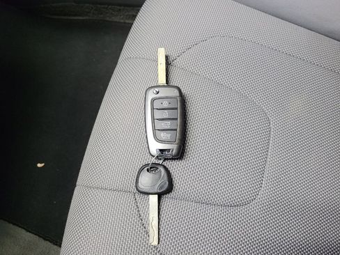 Used 2021 Hyundai Elantra SE FWD image 32