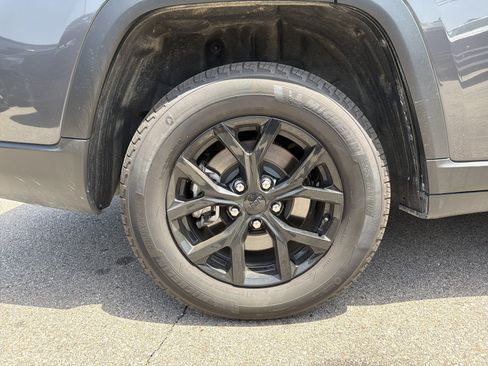 Used 2025 Jeep Grand Cherokee L Altitude AWD/4WD image 12