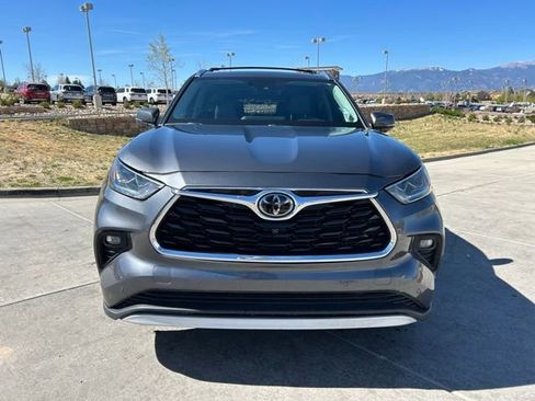 Used 2023 Toyota Highlander Platinum image 2