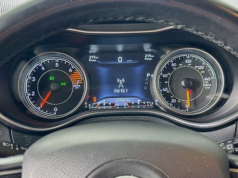 Used 2019 Jeep Cherokee Limited FWD image 24
