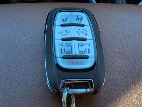 New 2026 Chrysler Pacifica Pinnacle image 33