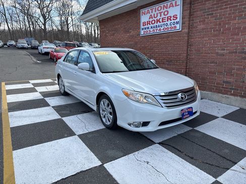 Used 2011 Toyota Avalon image 3