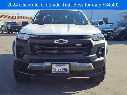 Used 2024 Chevrolet Colorado Trail Boss w/ Advanced Trailering Package AWD/4WD image 3