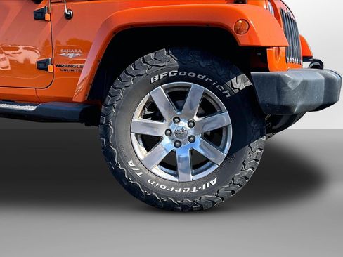 Used 2012 Jeep Wrangler Unlimited Sahara w/ Dual Top Group AWD/4WD image 2