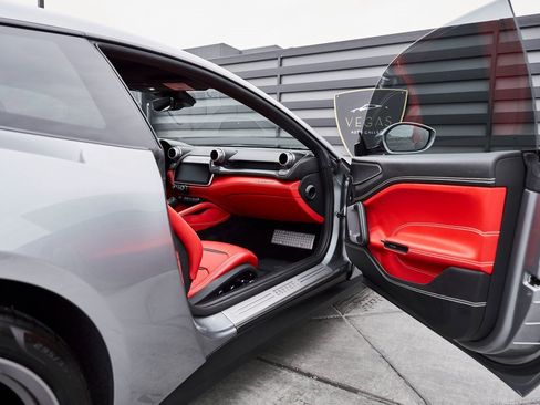 Used 2020 Ferrari GTC4Lusso T image 29