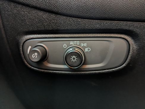 Used 2019 Chevrolet Equinox LT w/ Sun & Navigation Package image 18