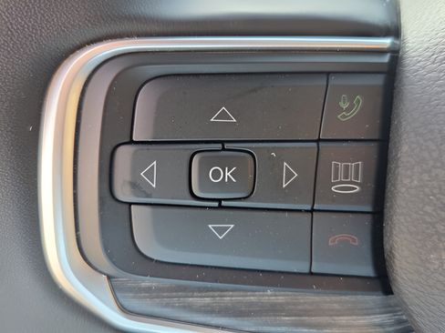 Used 2024 Jeep Wagoneer L Series II RWD image 23