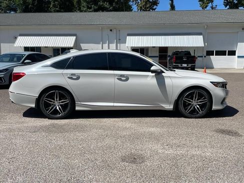 Used 2021 Honda Accord Touring image 2