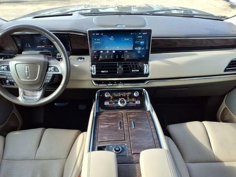 Certified 2022 Lincoln Navigator Reserve AWD/4WD image 7