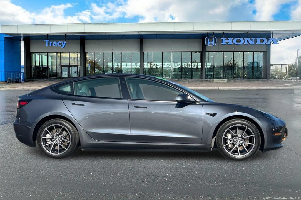 Used 2023 Tesla Model 3 Standard Range RWD image 4