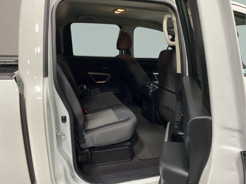 Used 2024 Nissan Titan SV w/ SV Convenience Package image 26