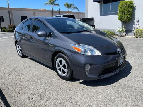 Used 2015 Toyota Prius Two FWD image 3