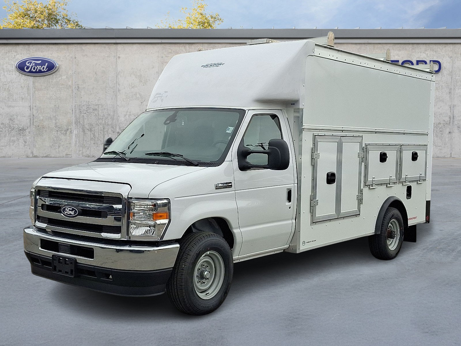 New 2027 Ford E-350 and Econoline 350 Super Duty w/ Power Equipment Group RWD image 3